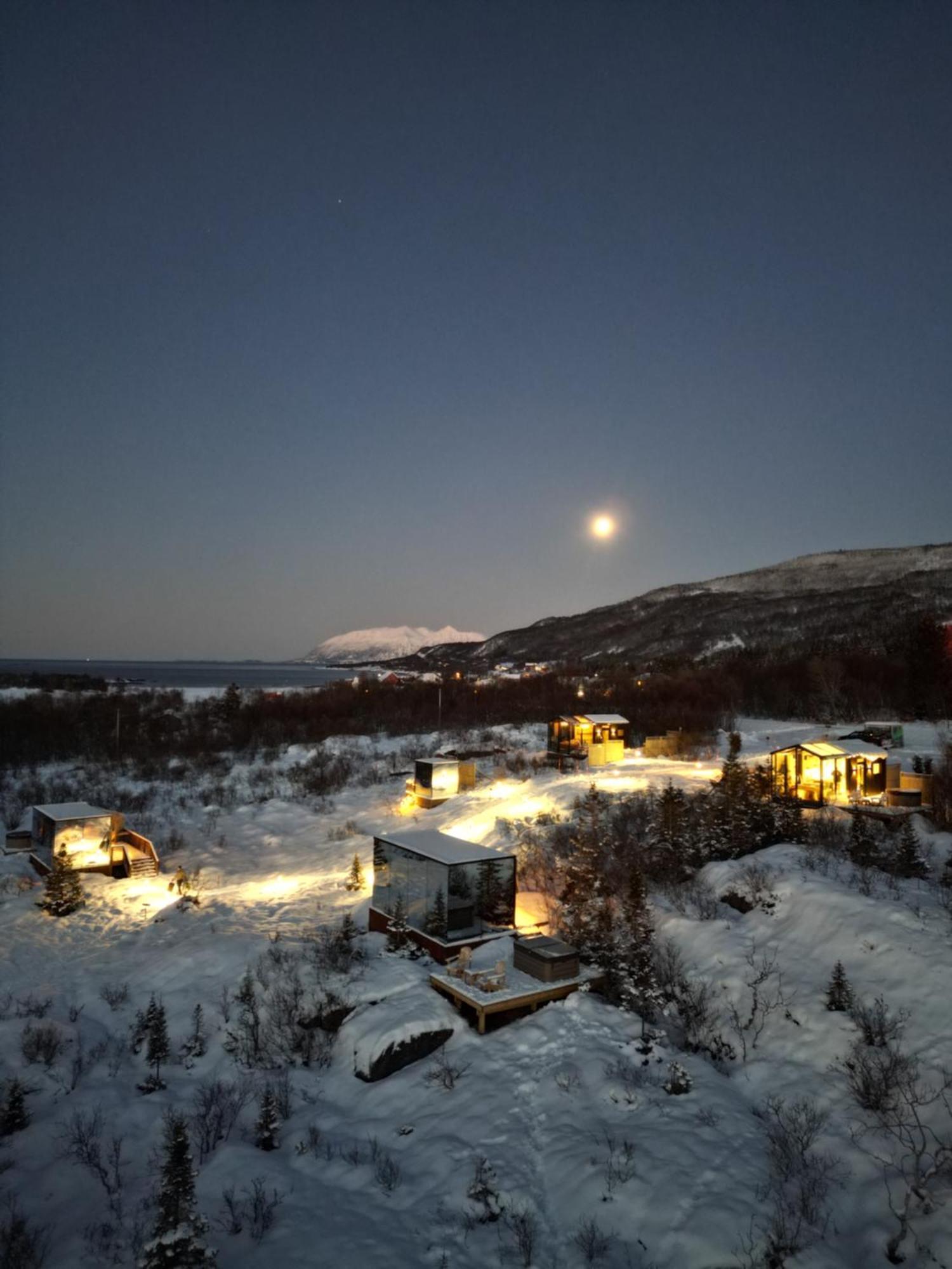 Wonderinn Arctic Utstrand Extérieur photo